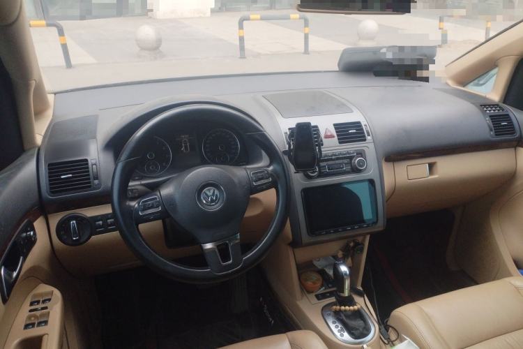 Used Volkswagen Touran 2011 1.4T DSG ZhiZhen Edition 5 Seats Steering Wheel