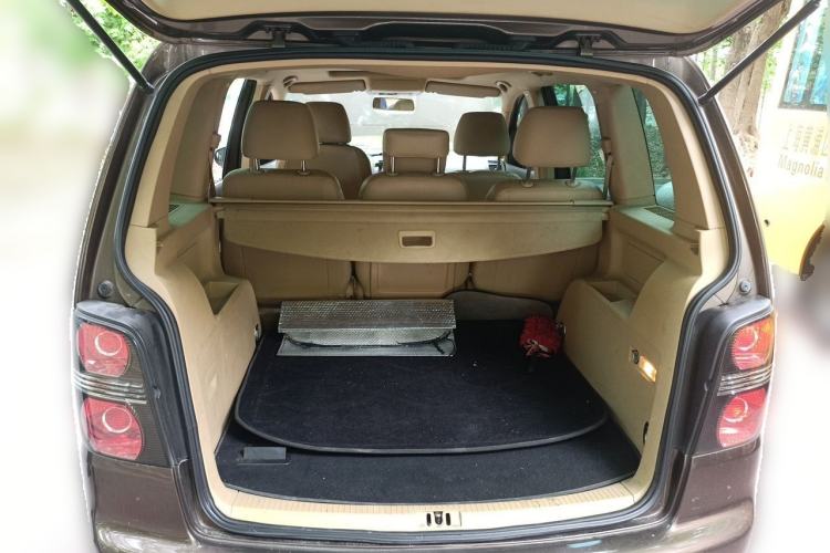 Used Volkswagen Touran 2011 1.4T Manual ZhiZhen Edition 5 Seats Trunk