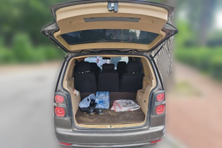Used Volkswagen Touran 2011 1.4T Manual ZhiShang Edition 5-seater Trunk