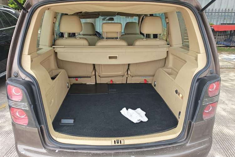 Used Volkswagen Touran 2011 1.4T DSG Zhiya Edition 5 Seats Trunk