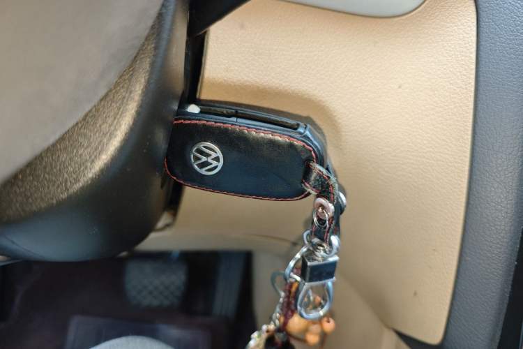 Used Volkswagen Touran 2011 1.4T DSG Zhiya Edition 5 Seats Vehicle Key