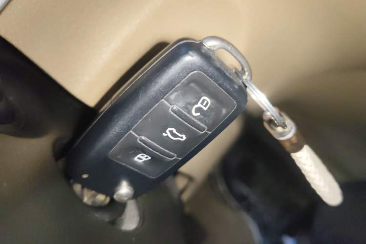 Used Volkswagen Touran 2011 1.4T Manual ZhiShang Edition 5-seater Vehicle Key