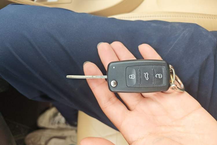 Used Volkswagen Touran 2011 1.4T DSG Zhiya Edition 5 Seats Vehicle Key
