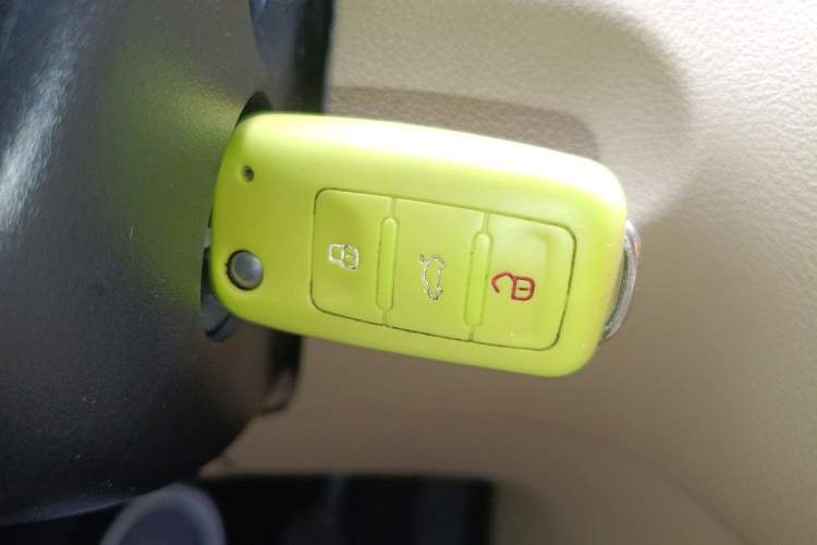 Used Volkswagen Touran 2011 1.4T Manual ZhiZhen Edition 5 Seats Vehicle Key
