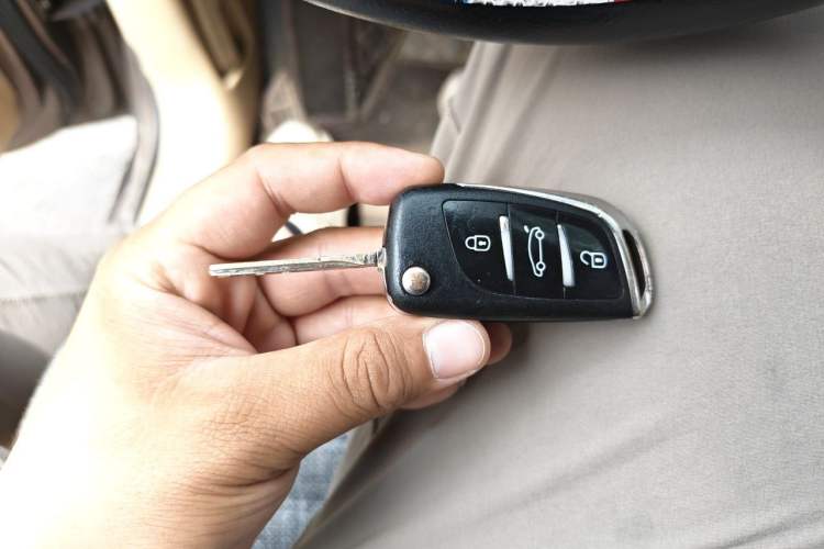 Used Volkswagen Touran 2011 1.4T Manual ZhiShang Edition 5-seater Vehicle Key
