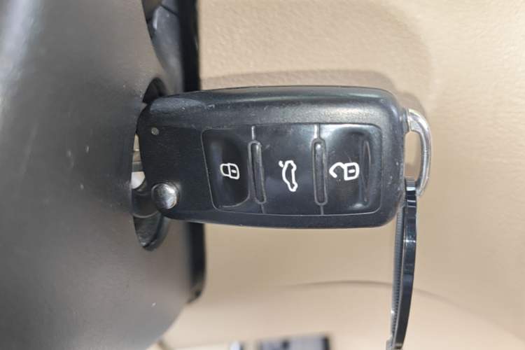 Used Volkswagen Touran 2011 1.4T DSG Zhiya Edition 5 Seats Vehicle Key