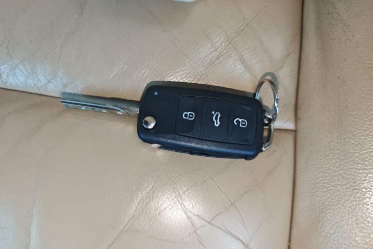 Used Volkswagen Touran 2011 1.4T DSG Zhiya Edition 5 Seats Vehicle Key
