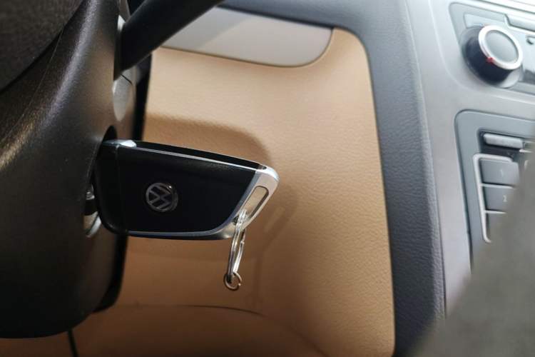 Used Volkswagen Touran 2011 1.4T DSG Zhiya Edition 5 Seats Vehicle Key