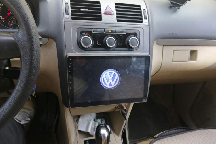 Used Volkswagen Touran 2011 1.4T DSG Zhiya Edition 5 Seats Audio And AC Panel