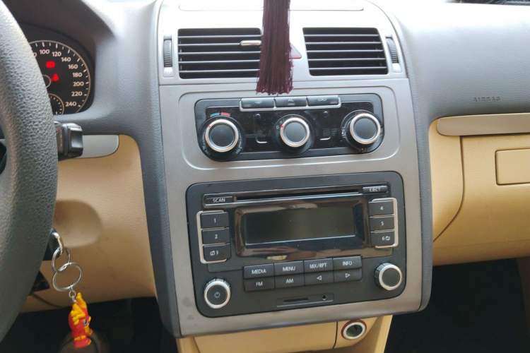 Used Volkswagen Touran 2011 1.4T DSG Zhiya Edition 5 Seats Audio And AC Panel