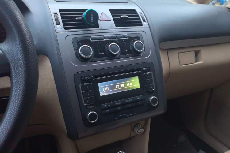 Used Volkswagen Touran 2011 1.4T DSG Zhiya Edition 5 Seats Audio And AC Panel