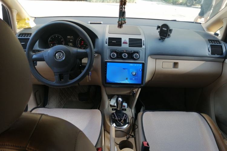 Used Volkswagen Touran 2011 1.4T DSG Zhiya Edition 5 Seats Center Console