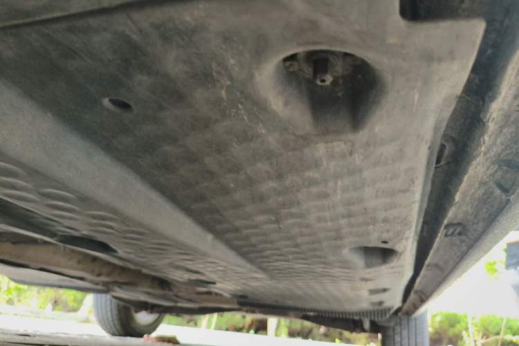 Used Volkswagen Touran 2011 1.4T Manual ZhiShang Edition 5-seater Chassis Front Left