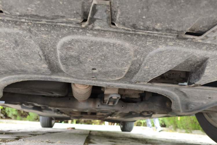 Used Volkswagen Touran 2011 1.4T Manual ZhiShang Edition 5-seater Chassis Front