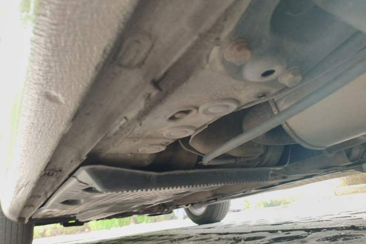 Used Volkswagen Touran 2011 1.4T Manual ZhiShang Edition 5-seater Chassis Rear Left