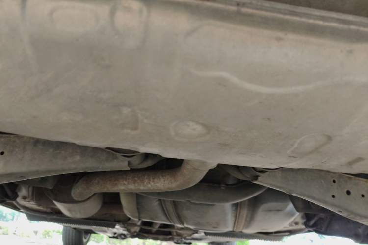 Used Volkswagen Touran 2011 1.4T Manual ZhiShang Edition 5-seater Chassis Rear