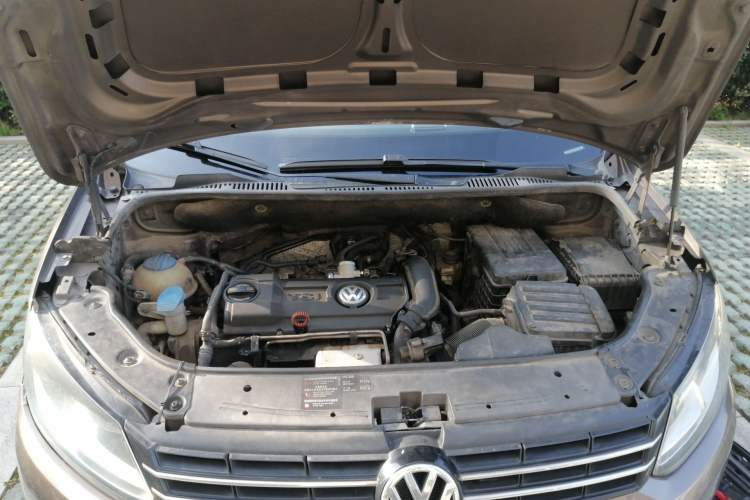 Used Volkswagen Touran 2011 1.4T DSG Zhiya Edition 5 Seats Engine Bay