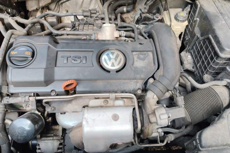 Used Volkswagen Touran 2011 1.4T DSG Zhiya Edition 5 Seats Engine Bay