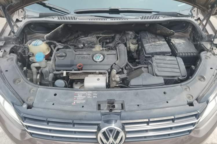 Used Volkswagen Touran 2011 1.4T DSG ZhiZhen Edition 5 Seats Engine Bay