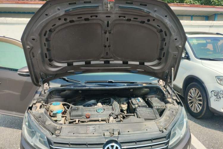 Used Volkswagen Touran 2011 1.4T Manual Zhiya Edition 5 Seats Engine Bay
