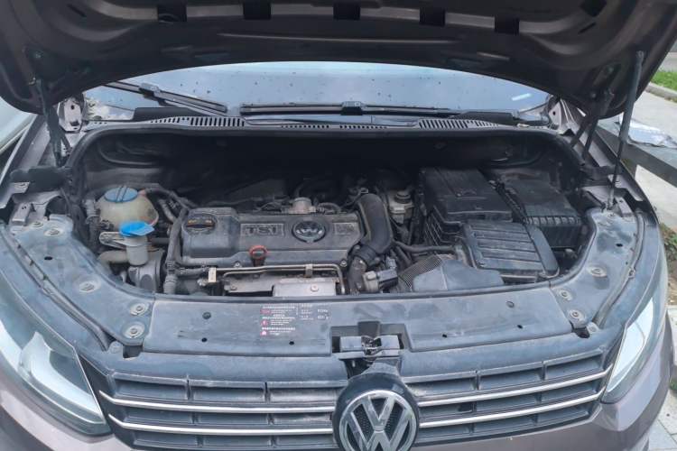 Used Volkswagen Touran 2011 1.4T DSG Zhiya Edition 5 Seats Engine Bay