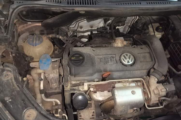 Used Volkswagen Touran 2011 1.4T DSG ZhiZhen Edition 5 Seats Engine Bay Right