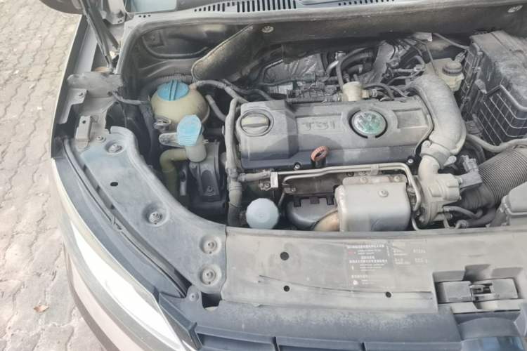 Used Volkswagen Touran 2011 1.4T DSG Zhiya Edition 5 Seats Engine Bay Right