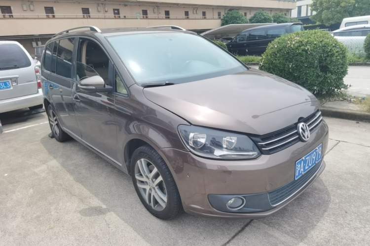 Used Volkswagen Touran 2011 1.4T DSG ZhiZhen Edition 5 Seats Front Right 45 Deg