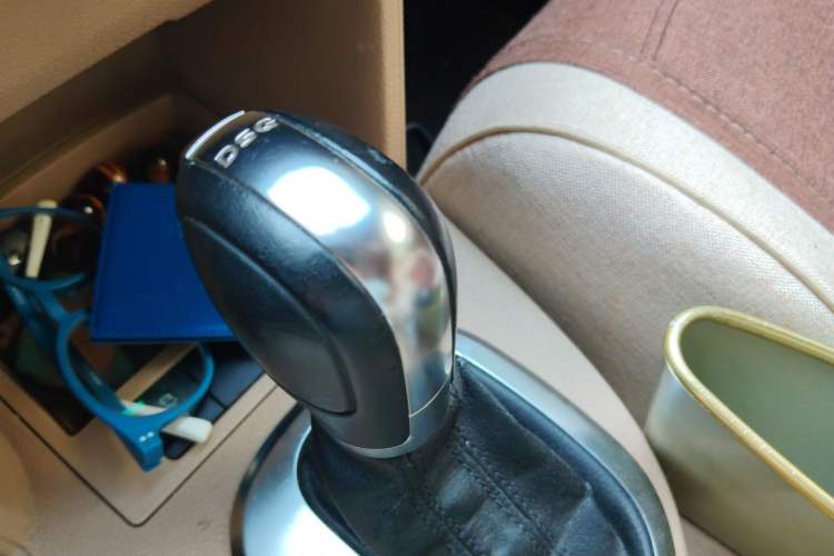 Used Volkswagen Touran 2011 1.4T DSG Zhiya Edition 5 Seats Gear Lever