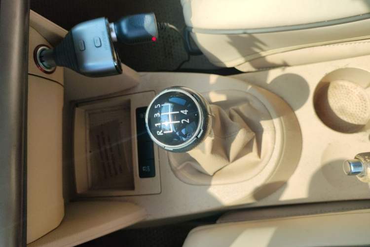 Used Volkswagen Touran 2011 1.4T Manual Zhiya Edition 5 Seats Gear Lever