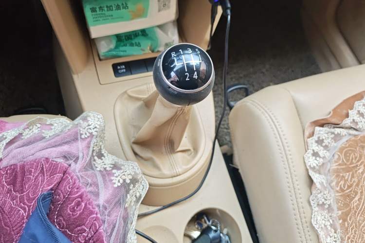 Used Volkswagen Touran 2011 1.4T Manual ZhiShang Edition 5-seater Gear Lever