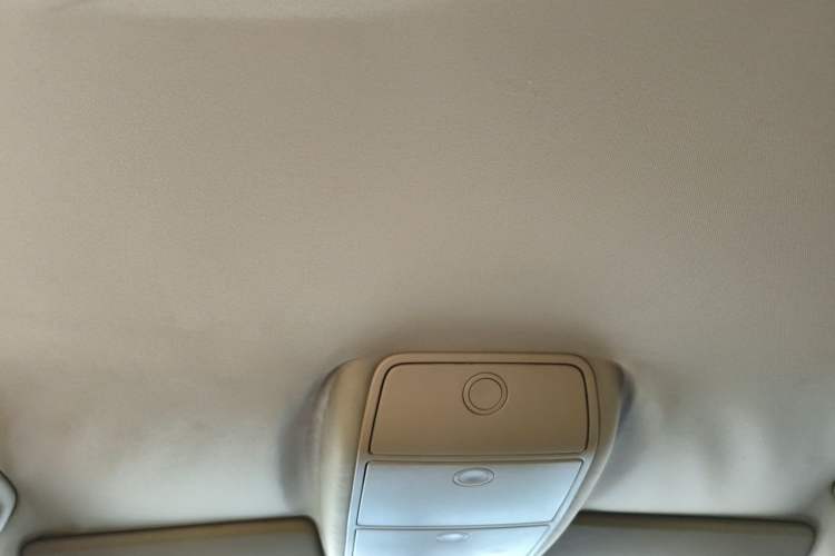 Used Volkswagen Touran 2011 1.4T Manual ZhiShang Edition 5-seater Headliner