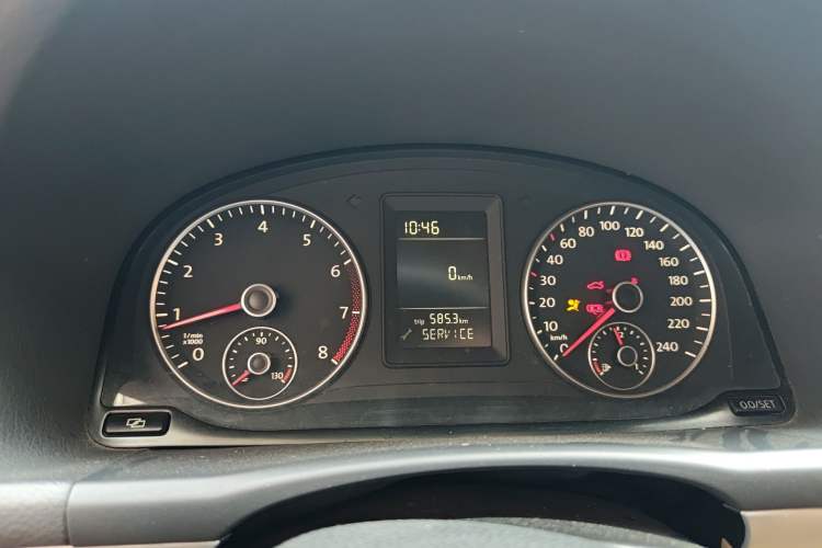 Used Volkswagen Touran 2011 1.4T Manual ZhiShang Edition 5-seater Instrument Cluster