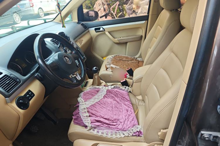 Used Volkswagen Touran 2011 1.4T Manual ZhiShang Edition 5-seater Left Front Seat