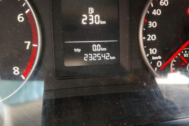Used Volkswagen Touran 2011 1.4T DSG Zhiya Edition 5 Seats Odometer Close Up