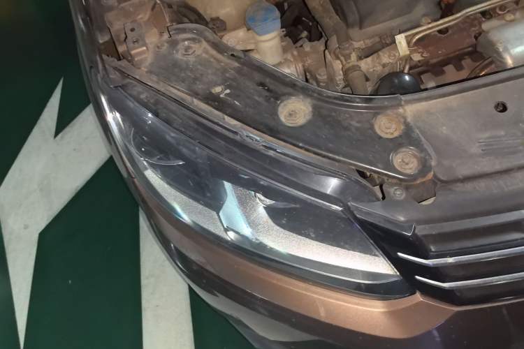 Used Volkswagen Touran 2011 1.4T DSG ZhiZhen Edition 5 Seats Right Front Headlight