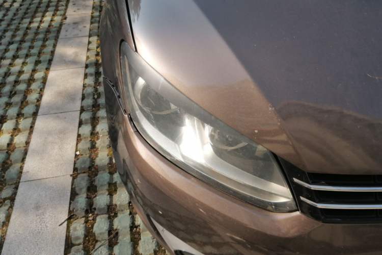Used Volkswagen Touran 2011 1.4T DSG Zhiya Edition 5 Seats Right Front Headlight