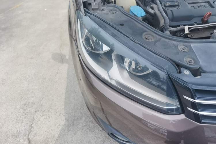Used Volkswagen Touran 2011 1.4T DSG ZhiZhen Edition 5 Seats Right Front Headlight