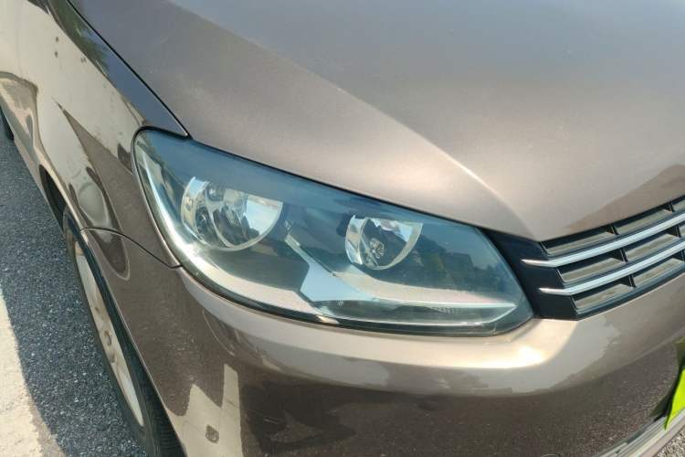 Used Volkswagen Touran 2011 1.4T Manual Zhiya Edition 5 Seats Right Front Headlight