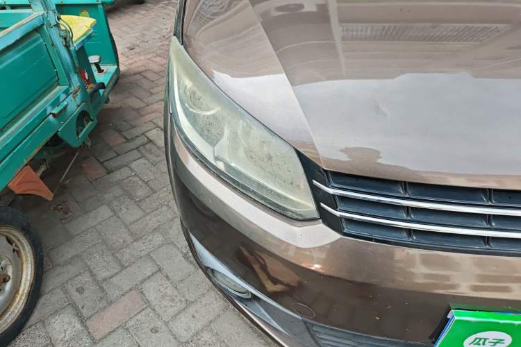 Used Volkswagen Touran 2011 1.4T Manual ZhiShang Edition 5-seater Right Front Headlight