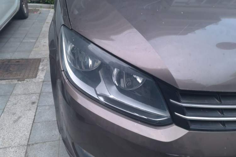 Used Volkswagen Touran 2011 1.4T DSG Zhiya Edition 5 Seats Right Front Headlight