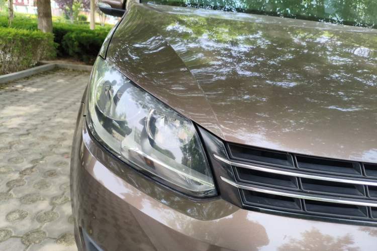 Used Volkswagen Touran 2011 1.4T Manual ZhiShang Edition 5-seater Right Front Headlight