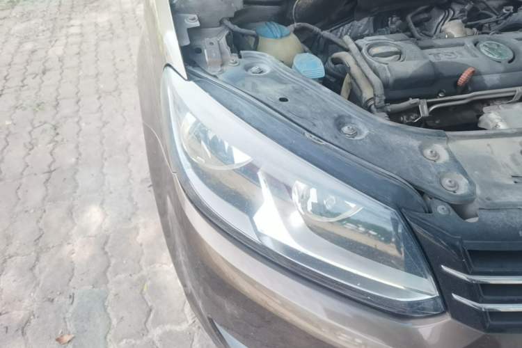 Used Volkswagen Touran 2011 1.4T DSG Zhiya Edition 5 Seats Right Front Headlight