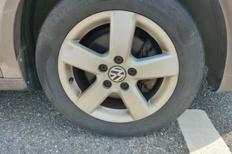 Used Volkswagen Touran 2011 1.4T Manual Zhiya Edition 5 Seats Right Front Wheel Hub