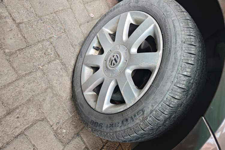 Used Volkswagen Touran 2011 1.4T Manual ZhiShang Edition 5-seater Right Front Wheel Hub