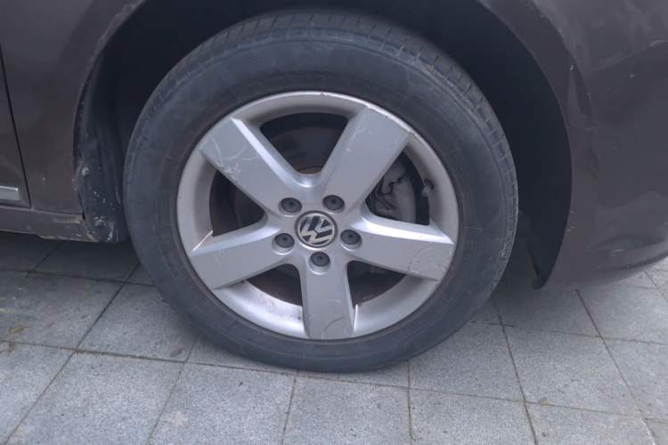 Used Volkswagen Touran 2011 1.4T DSG Zhiya Edition 5 Seats Right Front Wheel Hub