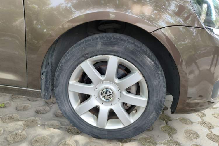 Used Volkswagen Touran 2011 1.4T Manual ZhiShang Edition 5-seater Right Front Wheel Hub