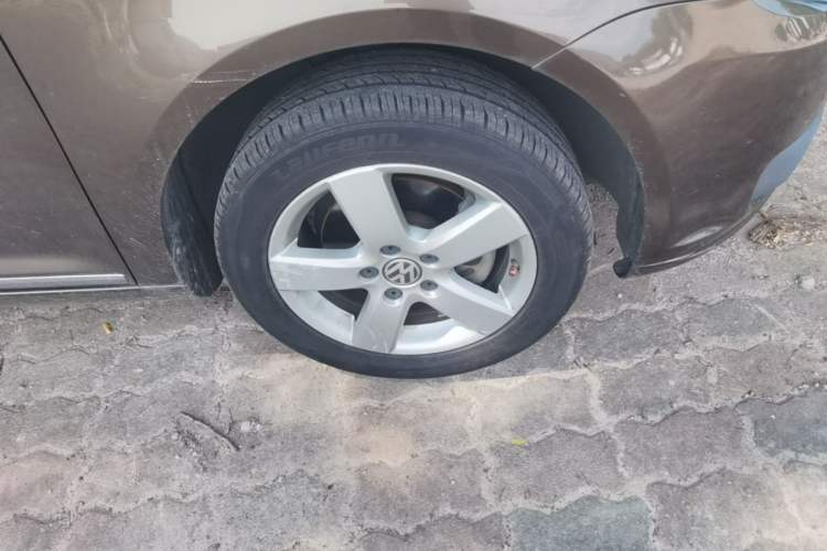 Used Volkswagen Touran 2011 1.4T DSG Zhiya Edition 5 Seats Right Front Wheel Hub