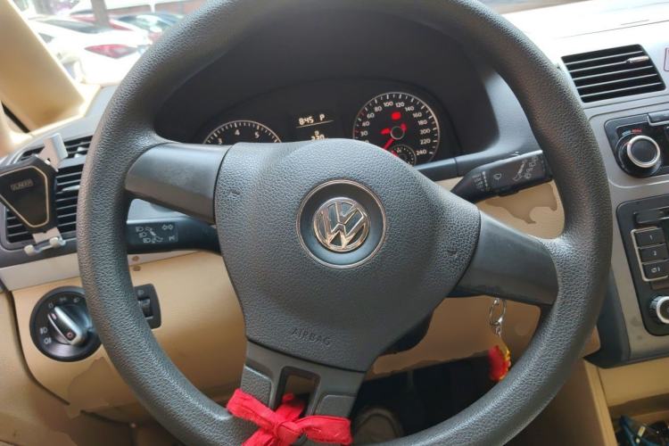 Used Volkswagen Touran 2011 1.4T DSG Zhiya Edition 5 Seats Steering Wheel