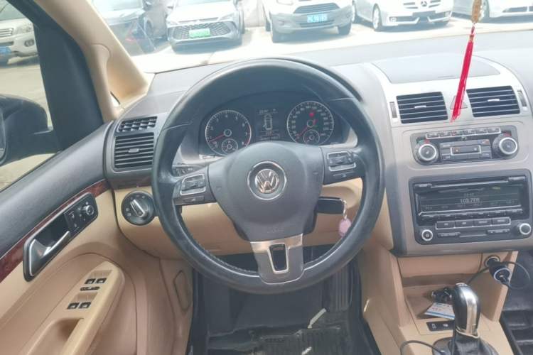 Used Volkswagen Touran 2011 1.4T DSG ZhiZhen Edition 5 Seats Steering Wheel